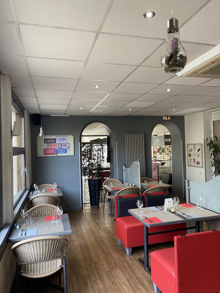 Hotel Restaurant Les Commerants 21/27