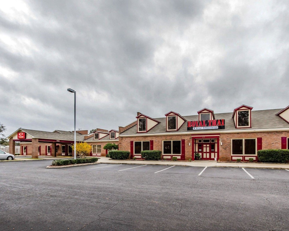 Econo Lodge Inn & Suites Enterprise, AL 4/33