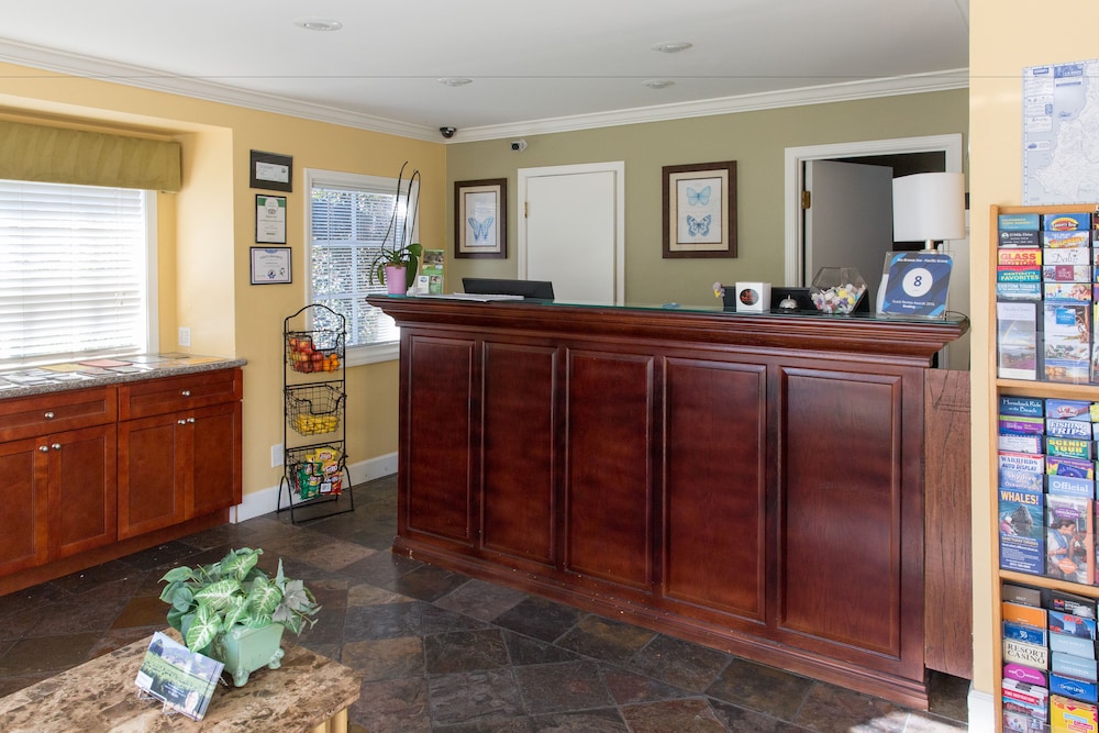 Sea Breeze Inn And Cottages 8/75