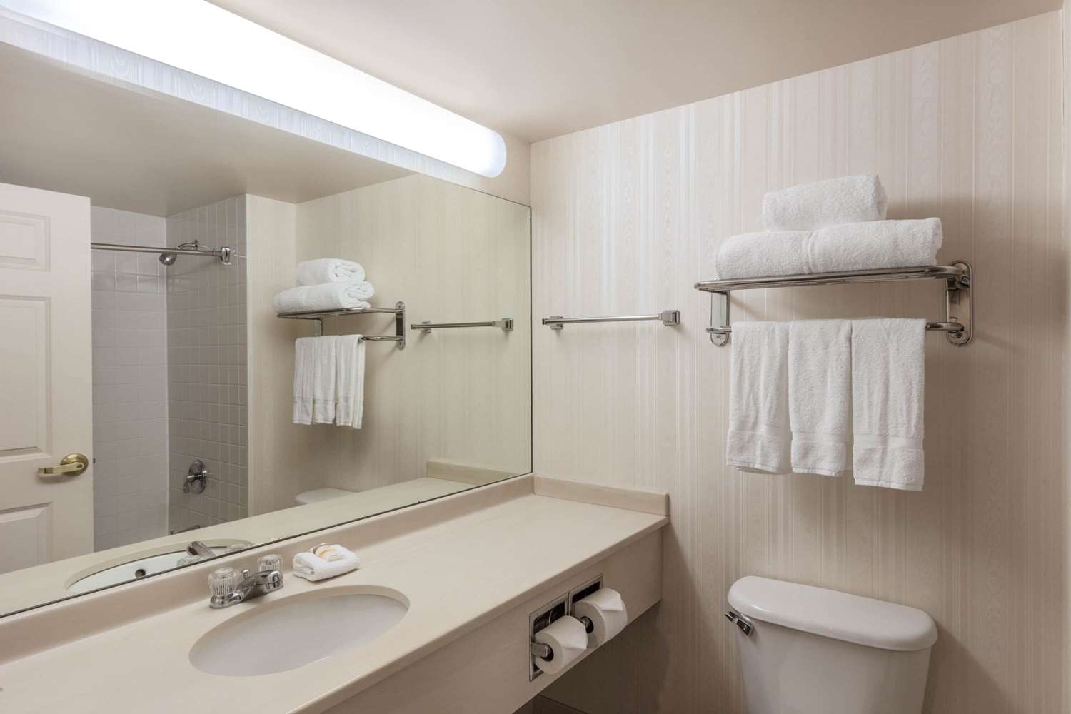 La Quinta Inn & Suites by Wyndham Garden City 39/42