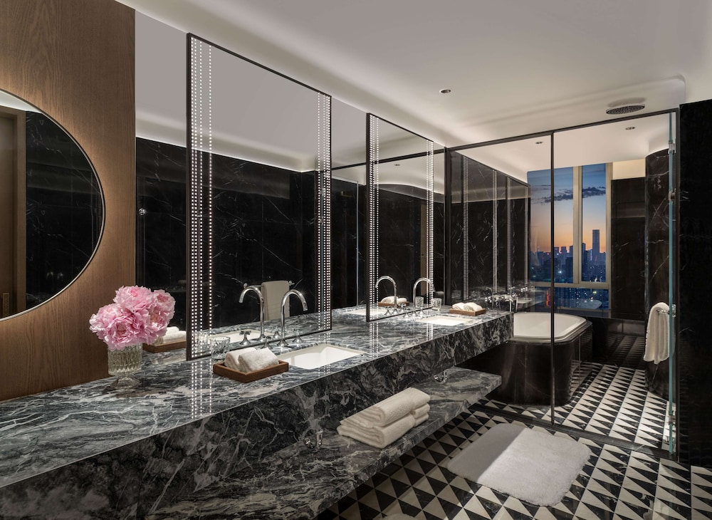 Conrad Urumqi 24/43