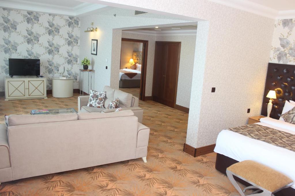 Grand Hotel Europe 27/57