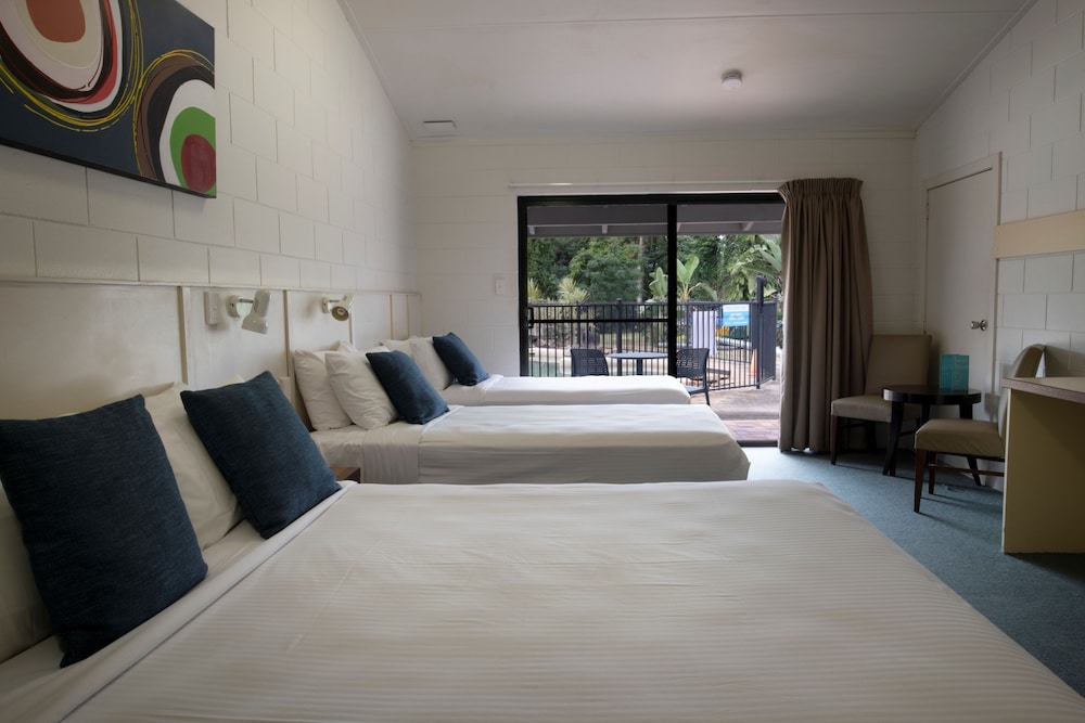 Mission Beach Resort 22/75