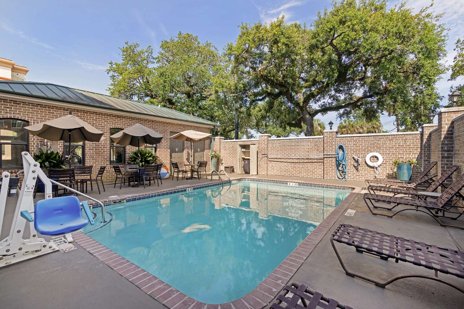 Best Western Savannah Historic District 38/38
