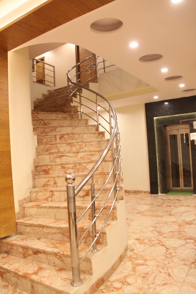 Hotel Golden Oasis Delhi 21/27