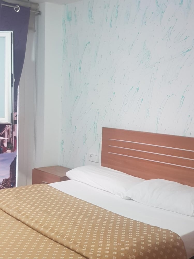 Hostal Europa 7/22