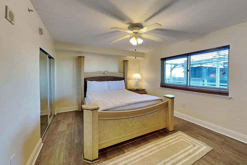 236 Emerald Beach Resort 13/80