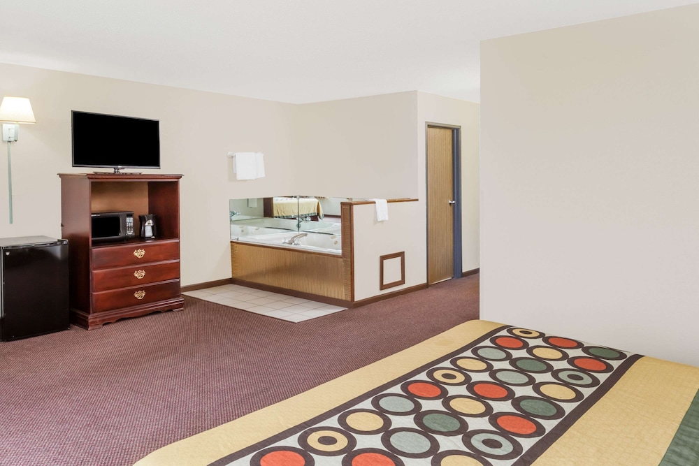 Super 8 by Wyndham Lincoln IL 14/44