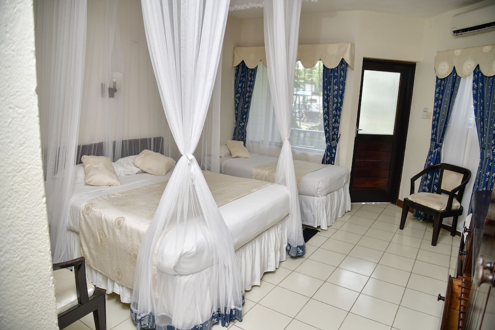 Northcoast Beach Hotel 9/50
