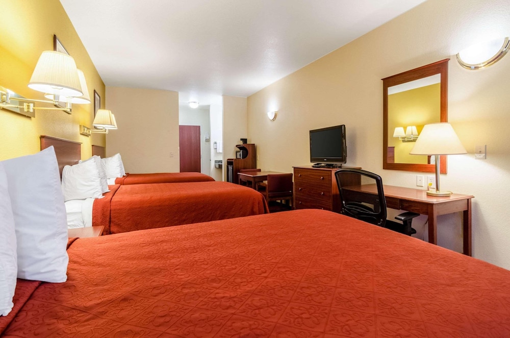 Holiday Inn Express Wichita North - Park City 23/38
