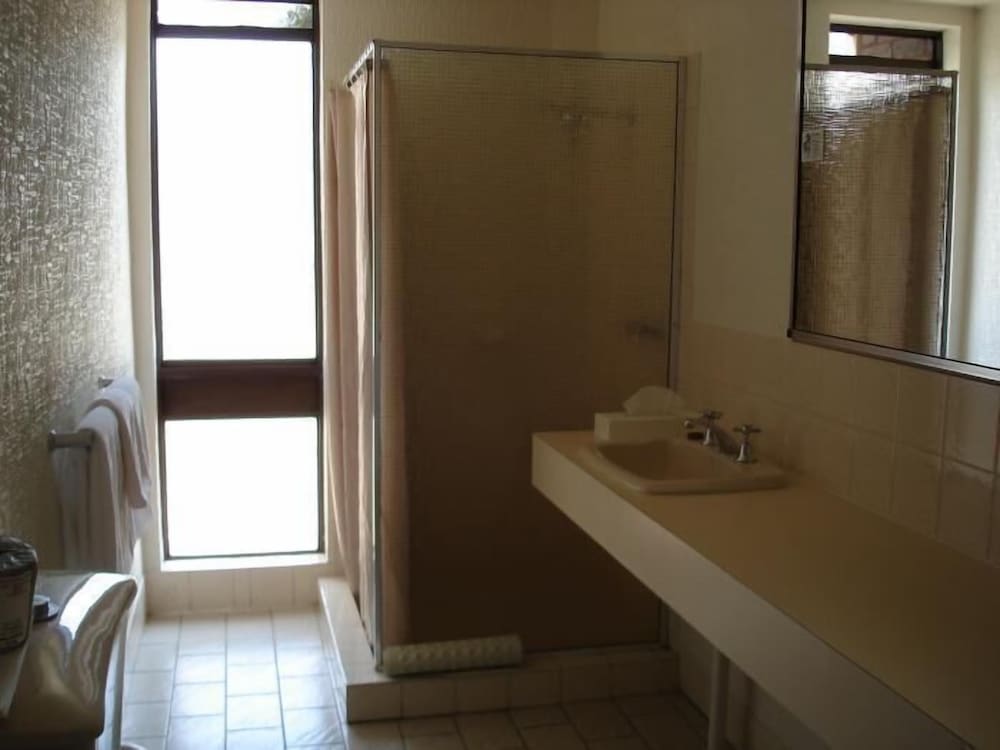 Albury Townhouse Motel 44/46