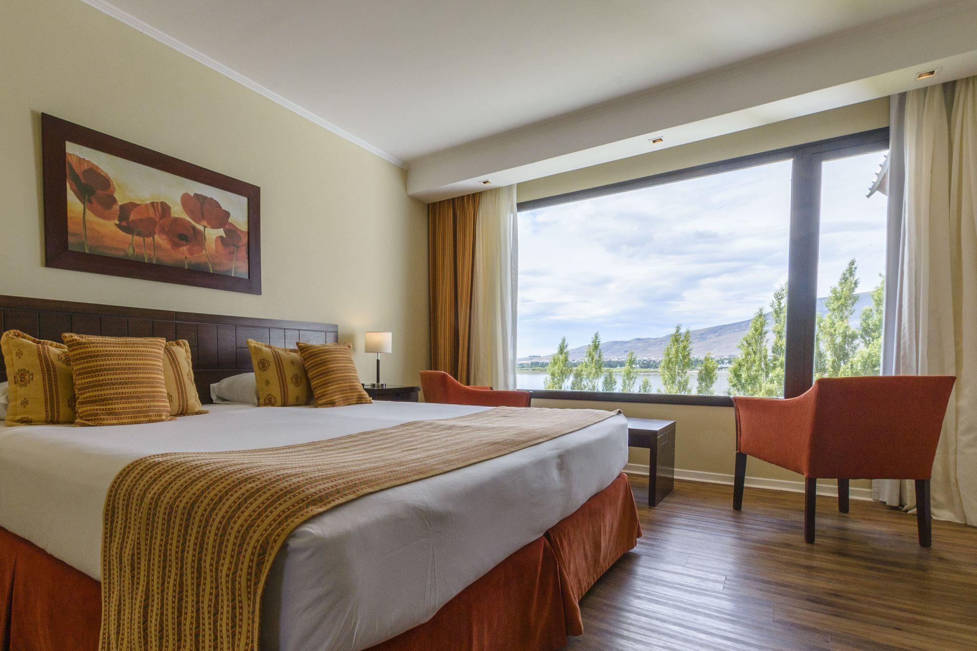 Room, Side View، Xelena Hotel and Suites 2/4