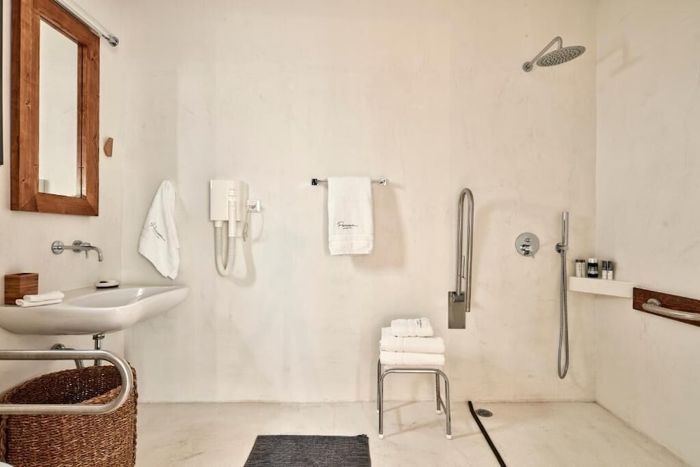 Parian Boutique Hotel 44/48