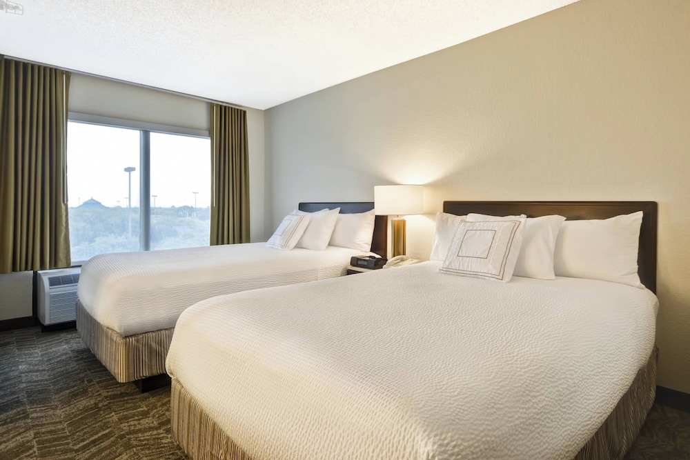 SUITE, 2 DOUBLE BEDS, ACCESSIBLE