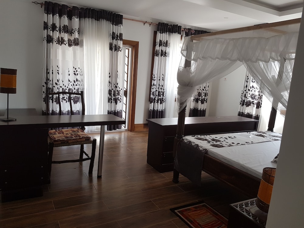 Queens Chateau Boutique Villa 18/50