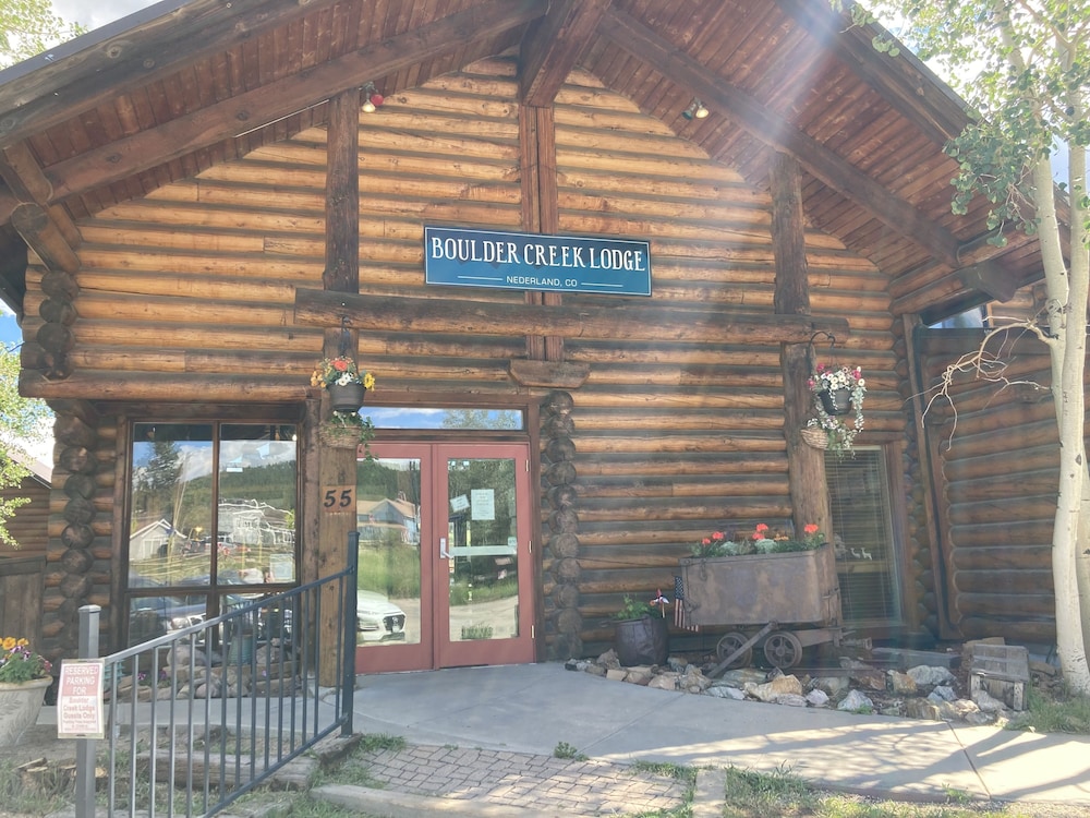 The Boulder Creek Lodge 4/64