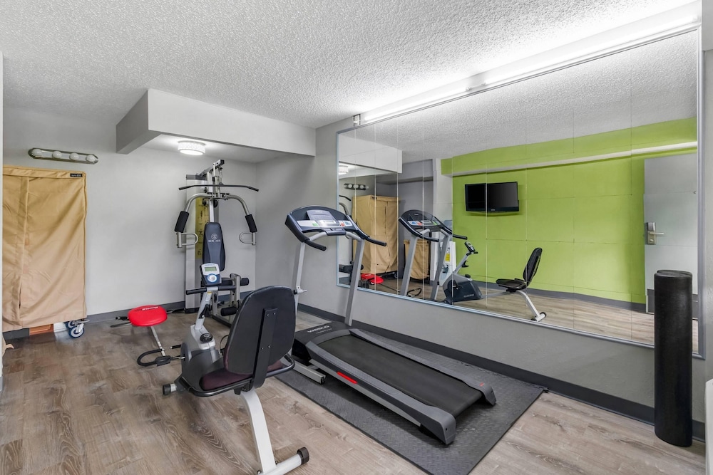 Quality Inn & Suites Gibsonia - Pittsburgh North PA 37/68