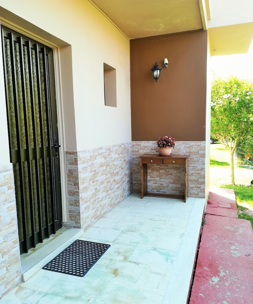 Toulas Apartments 6/50