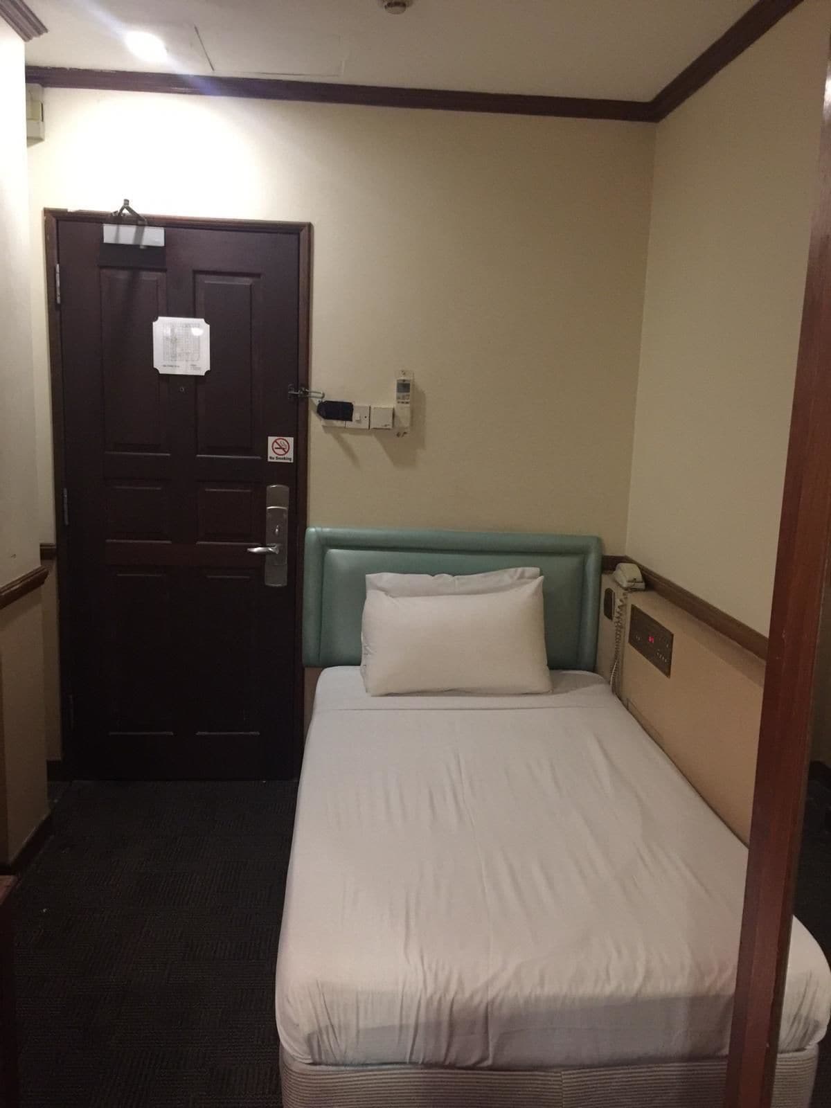 ROOM, SINGLE, SINGLE BED