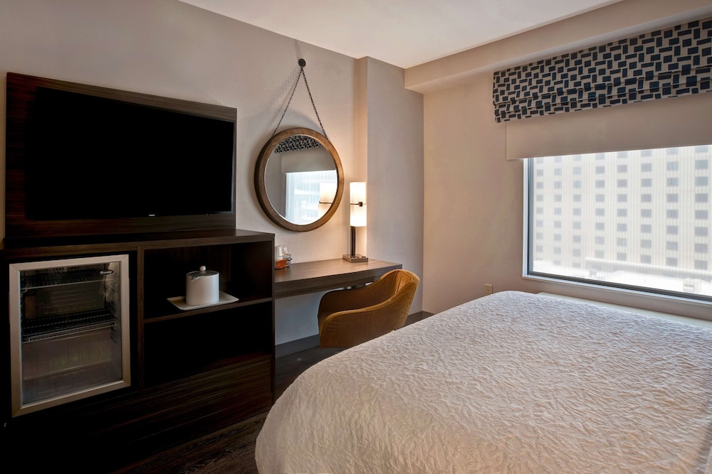 Hampton Inn & Suites San Antonio Riverwalk 33/77