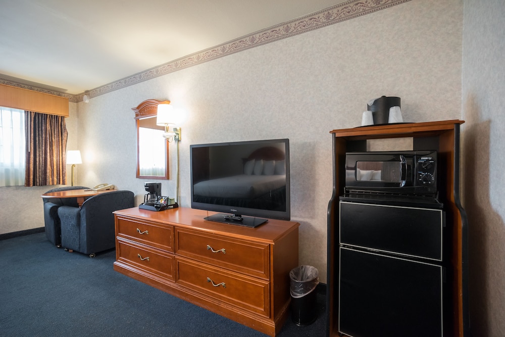 Nob Hill Motor Inn 8/40