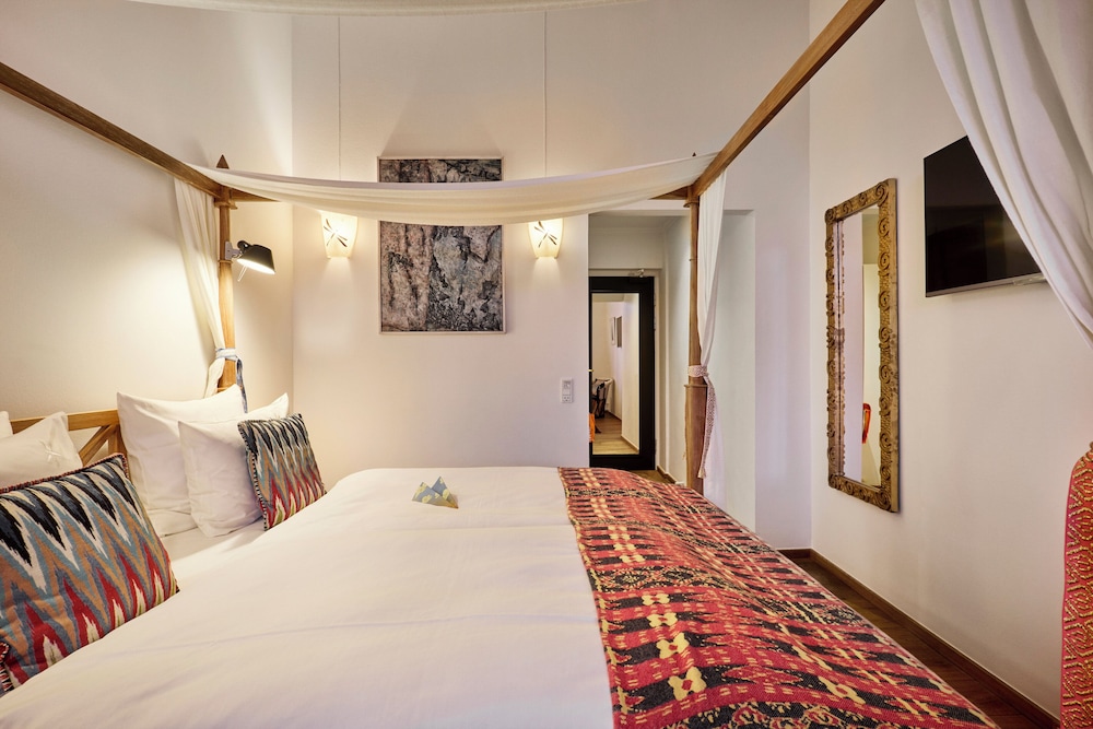 Room, Queen Bed