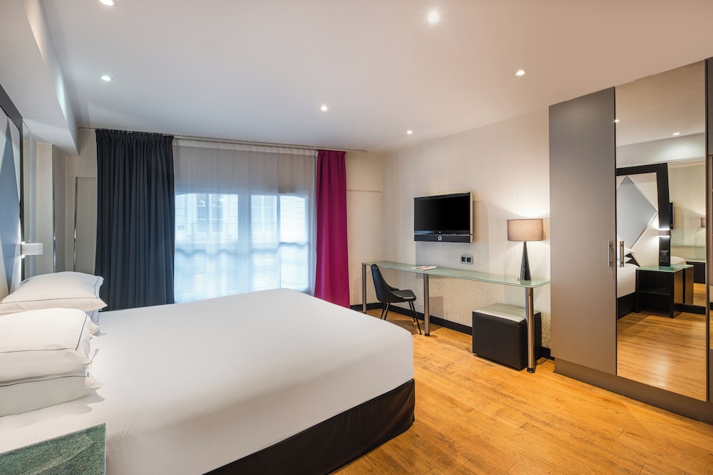 DELUXE, DOUBLE BED