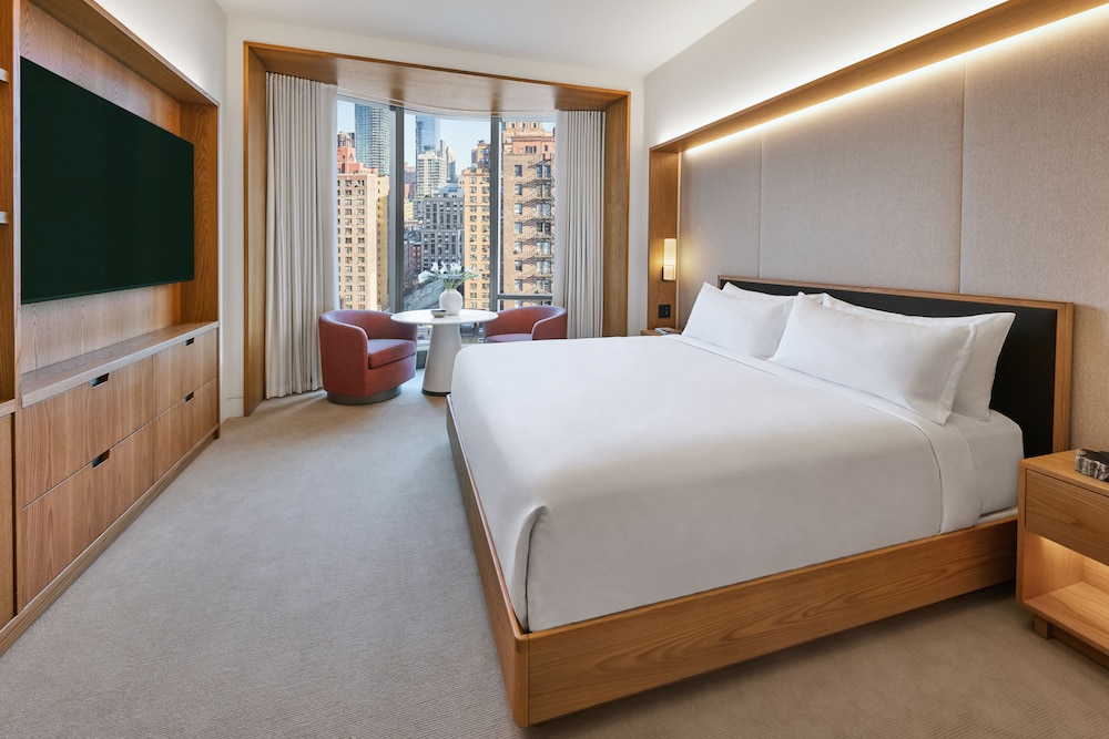 Skyline, King Bed