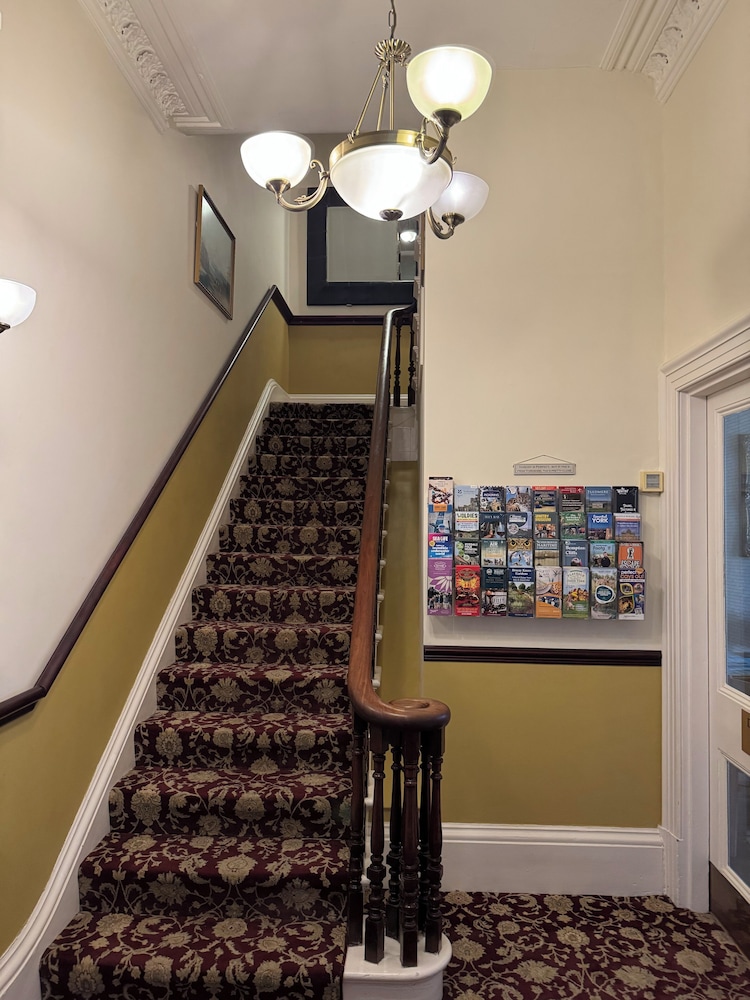 Raincliffe Hotel 30/50
