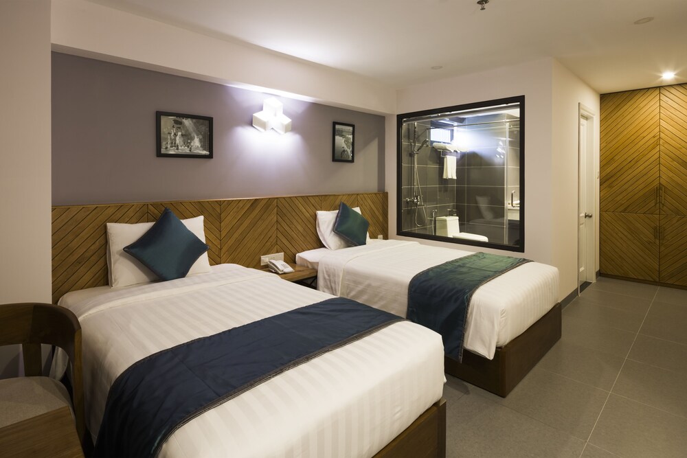 Venue Hotel 11/50