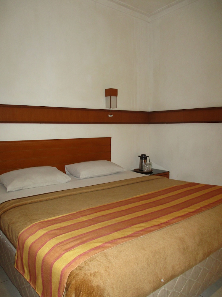 Hotel Caravan 19/49