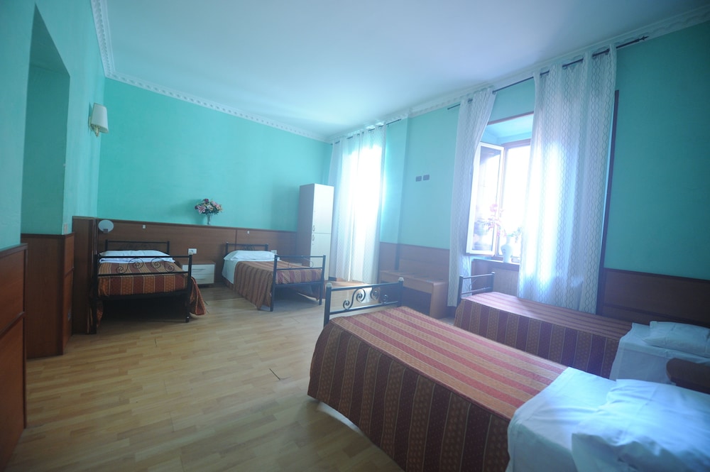Hostel Beauty 27/64