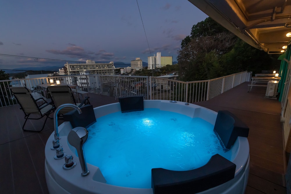 White Beach House 26/44
