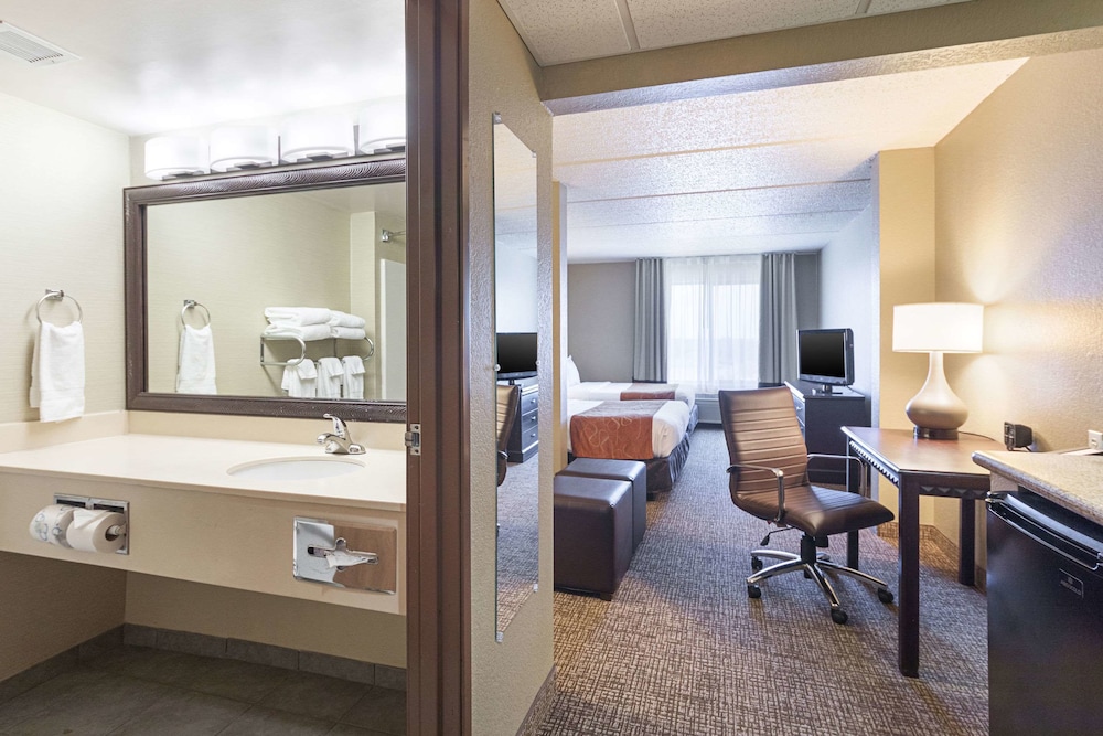 Comfort Suites Austin Airport 35/40