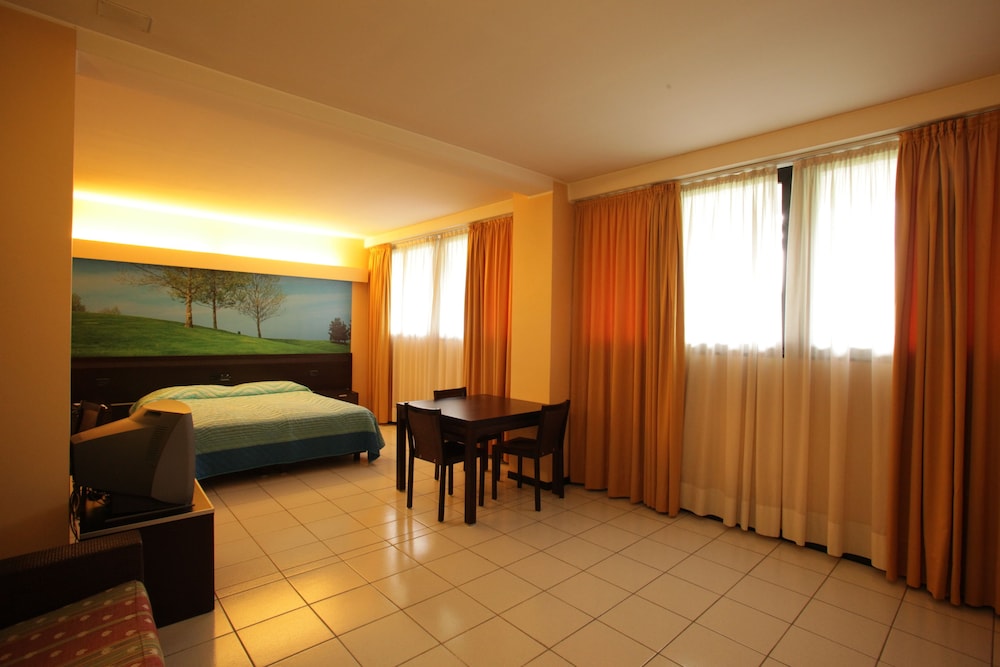 Hotel Pineta 32/65