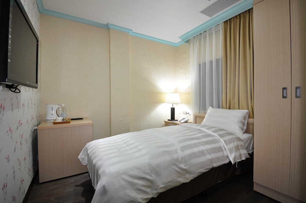 A CASA HOTEL 13/29