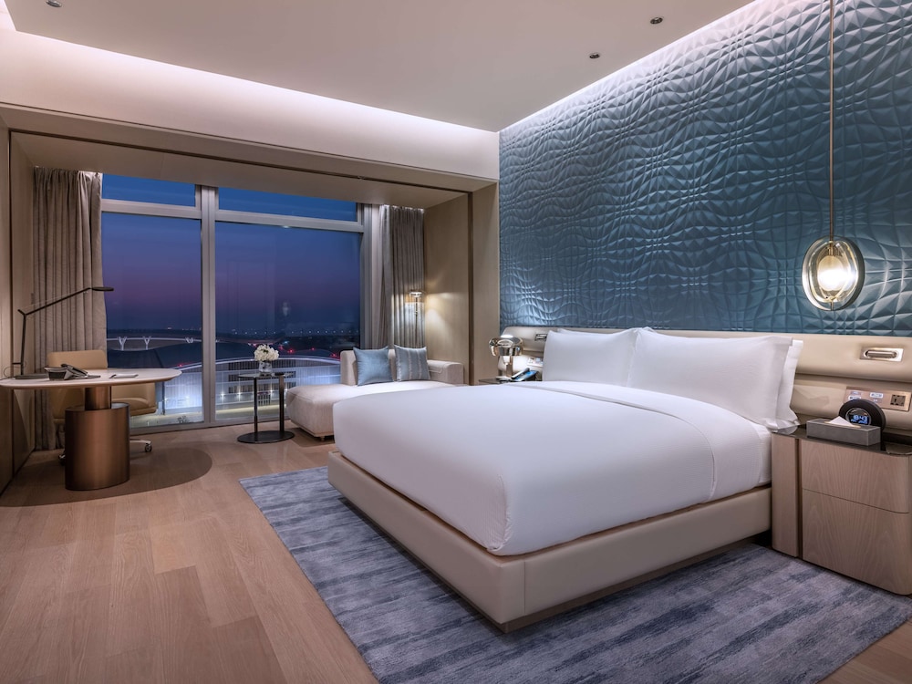 DELUXE, EXECUTIVE, KING BED
