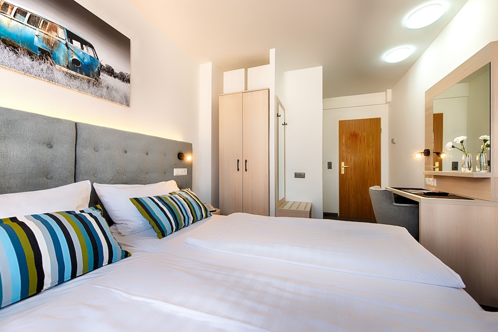 Home Hotel 23/59