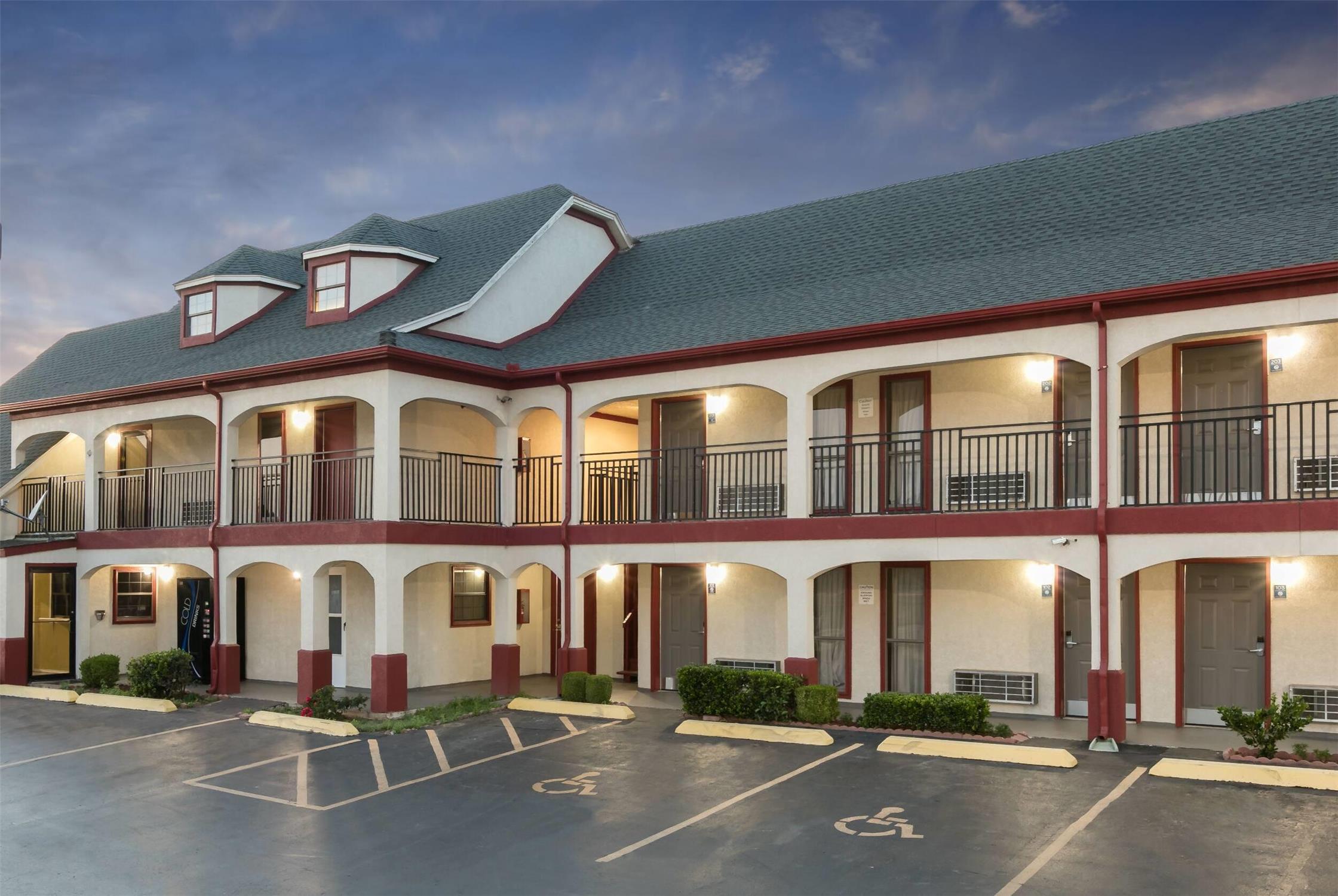 Super 8 by Wyndham Norman West OK 3/7