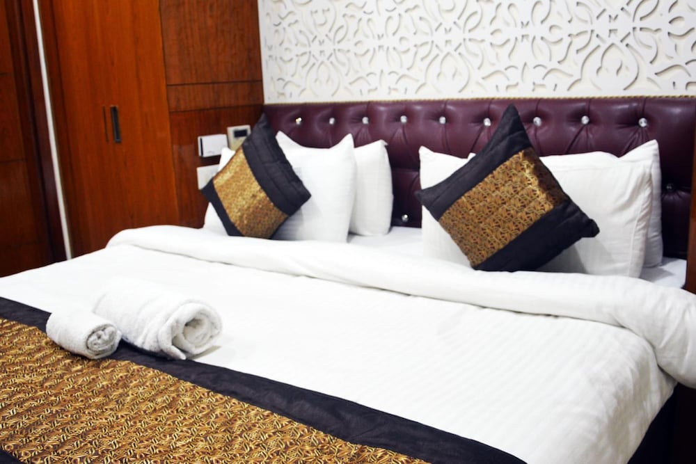 TRINITY CORPORATE SUITES 28/43