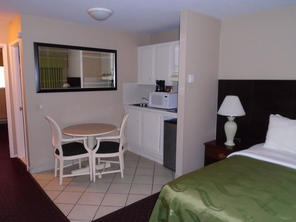 Scottish Fairway Inn 33/37