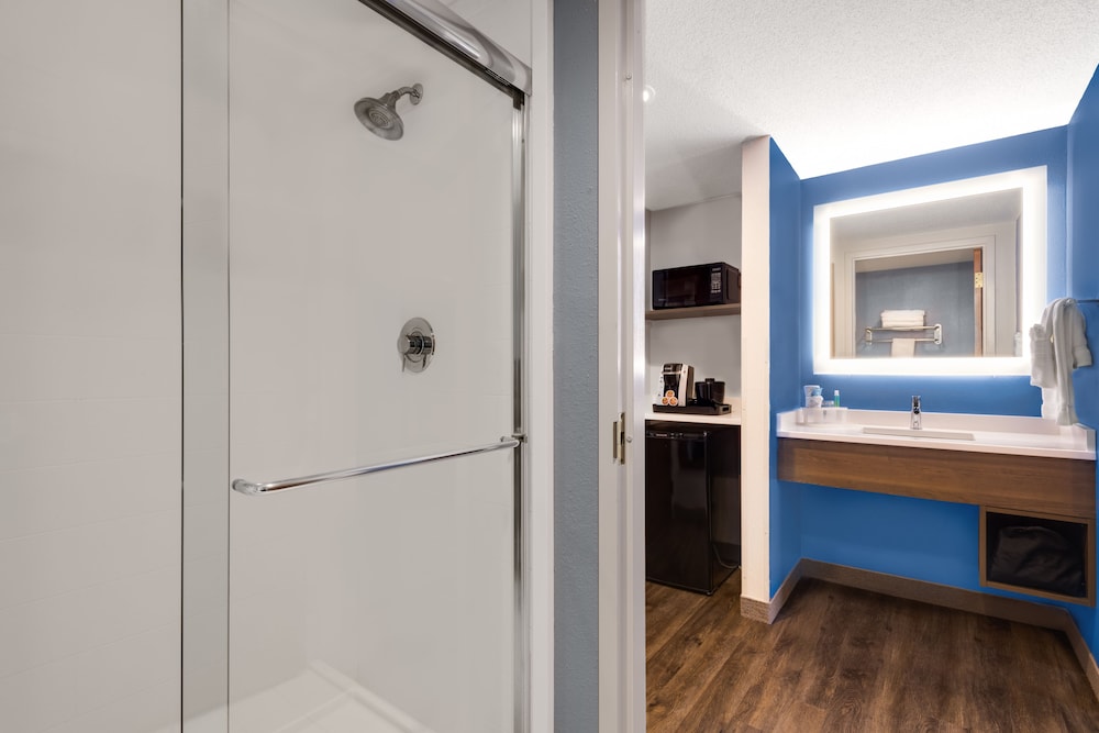 Holiday Inn Express Cambridge 8/36