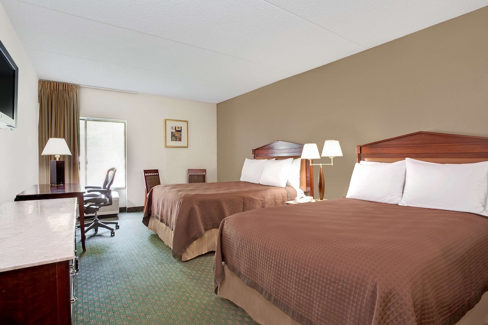 Days Inn by Wyndham Newport News City Center Oyster Point 9/22