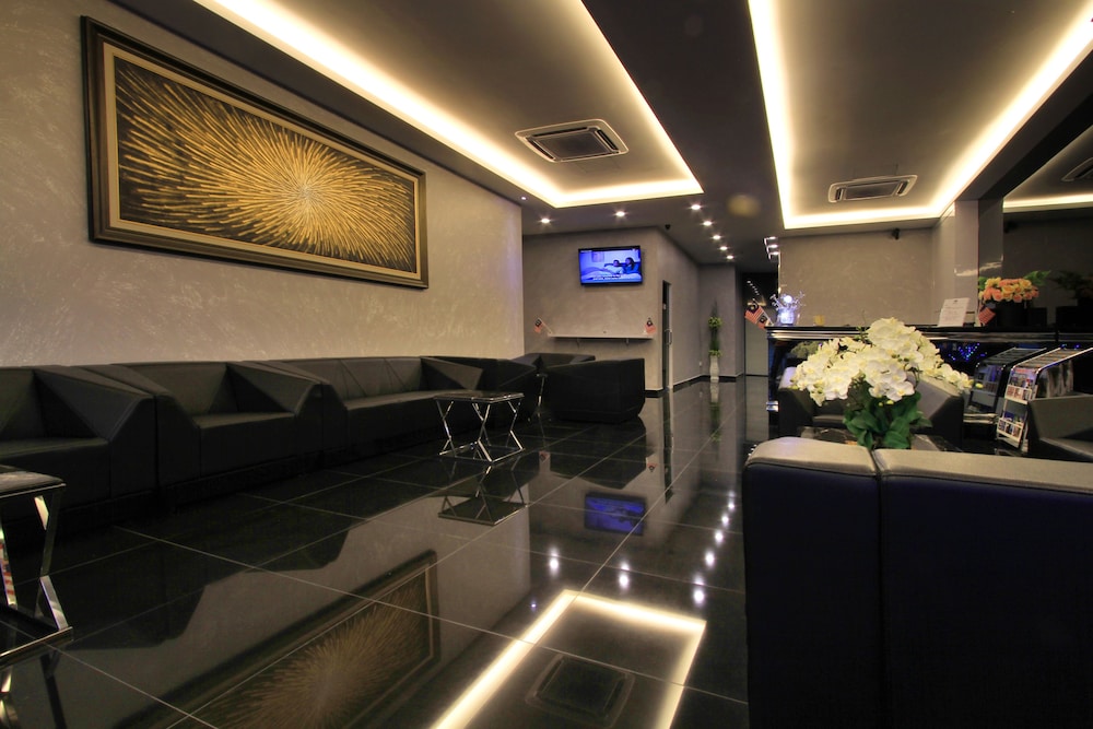 J SUITES HOTEL 5/47