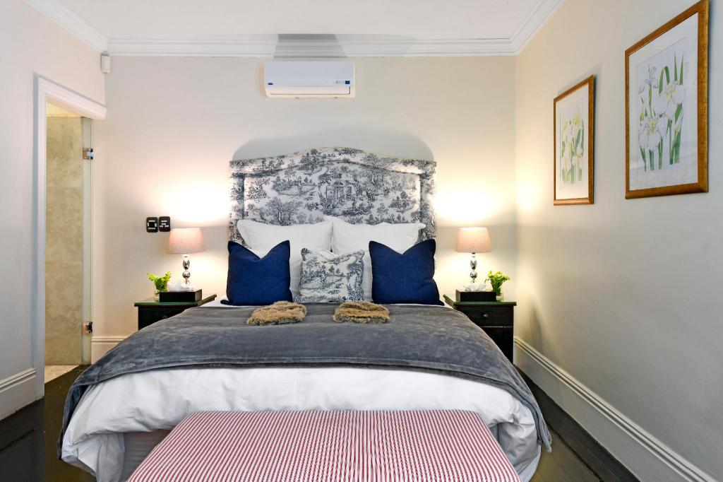 Luxury, Suite, Queen Bed