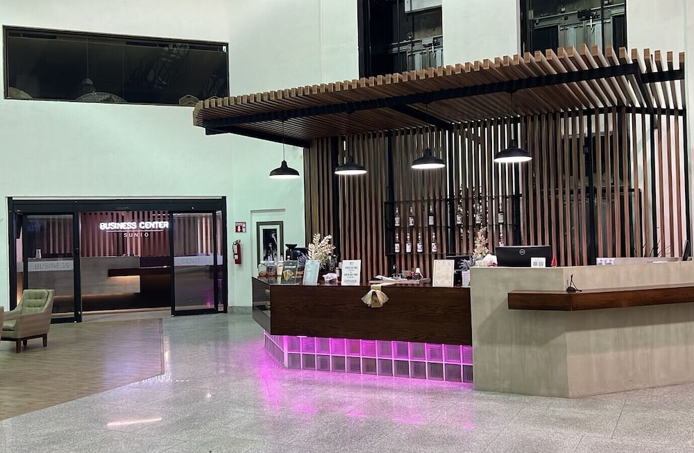Corona Plaza Hotel 12/70