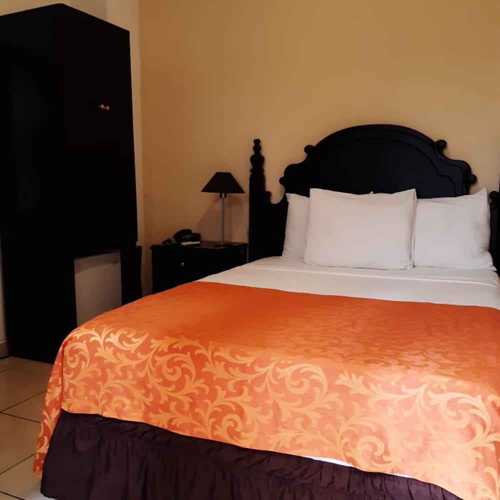 VILLA FLORENCIA ZONA ROSA 25/71