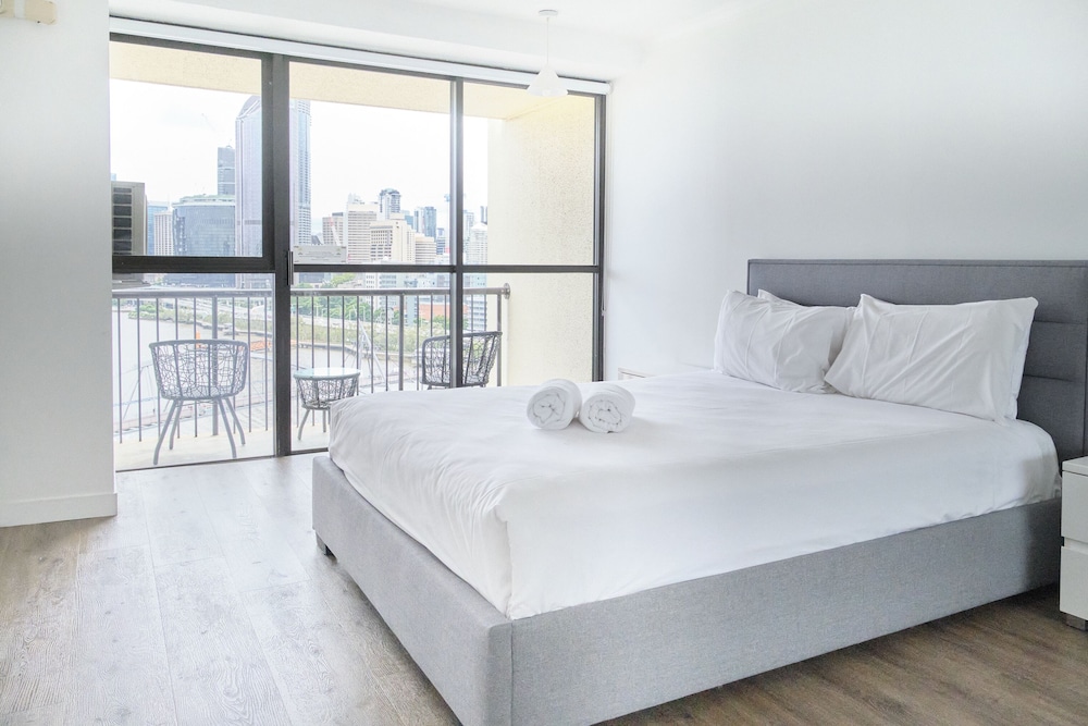 1 BEDROOM, APARTMENT, RIVER VIEW