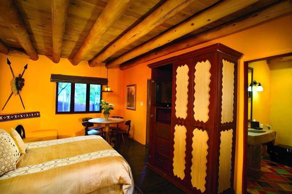 Casita, Queen Bed