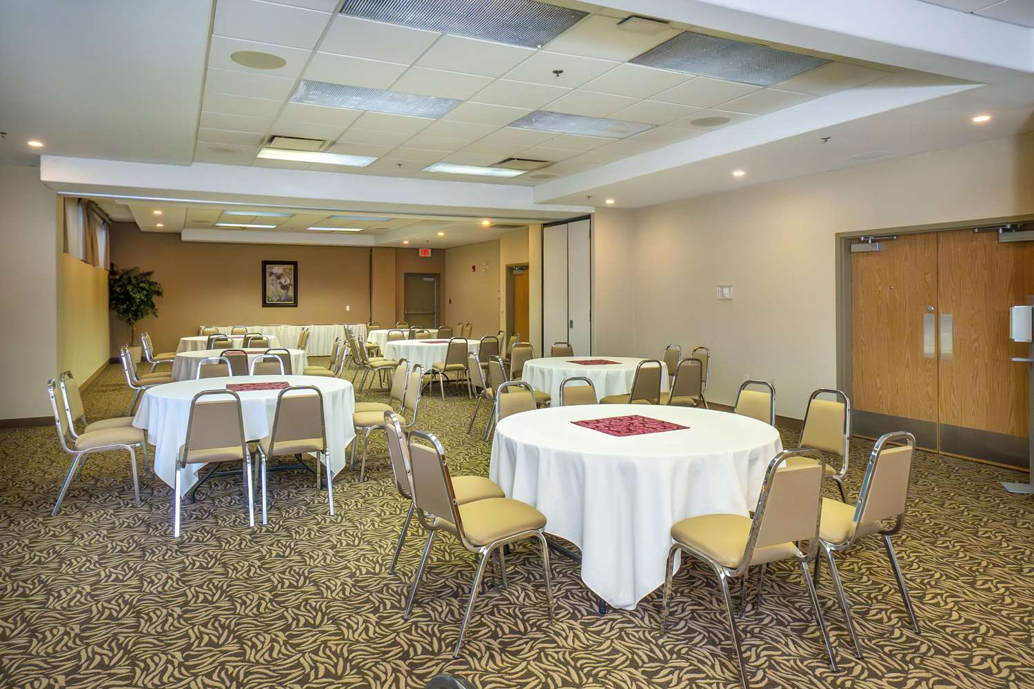 Comfort Inn & Suites Salmon Arm 19/26